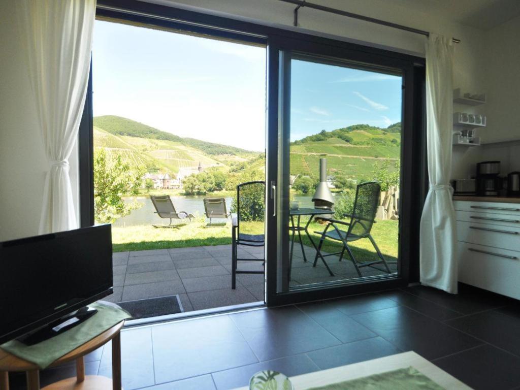 Ferienwohnung Am Moselufer Zell Exterior foto