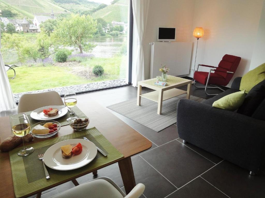Ferienwohnung Am Moselufer Zell Exterior foto