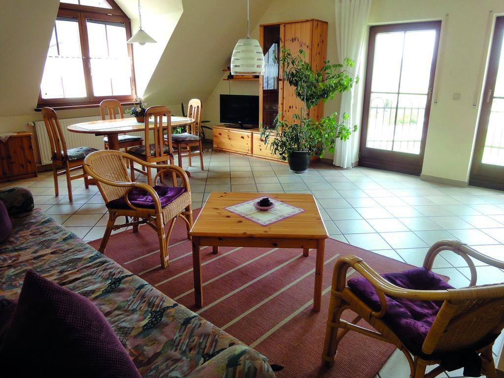 Ferienwohnung Am Moselufer Zell Exterior foto